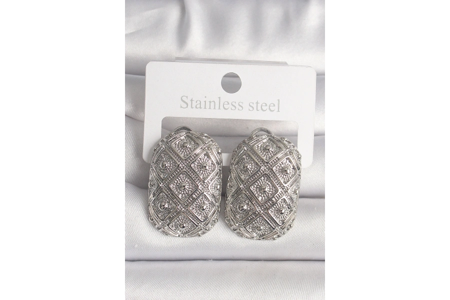 Shoecide Pirinç Gümüş Renk Motif İşlemeli Kadın Küpe