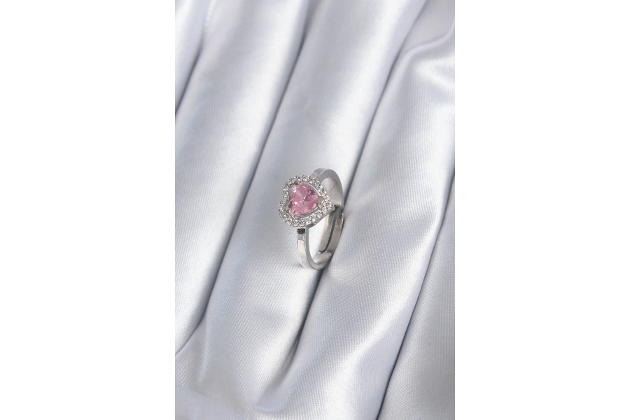 Shoecide Pirinç Gümüş Renk Pembe Zirkon Taşlı Charm Model Kadın Yüzük