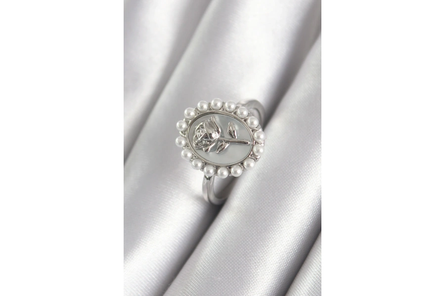 Shoecide Pirinç Gümüş Renk Portre Gül Model İnci Detay Kadın Yüzük