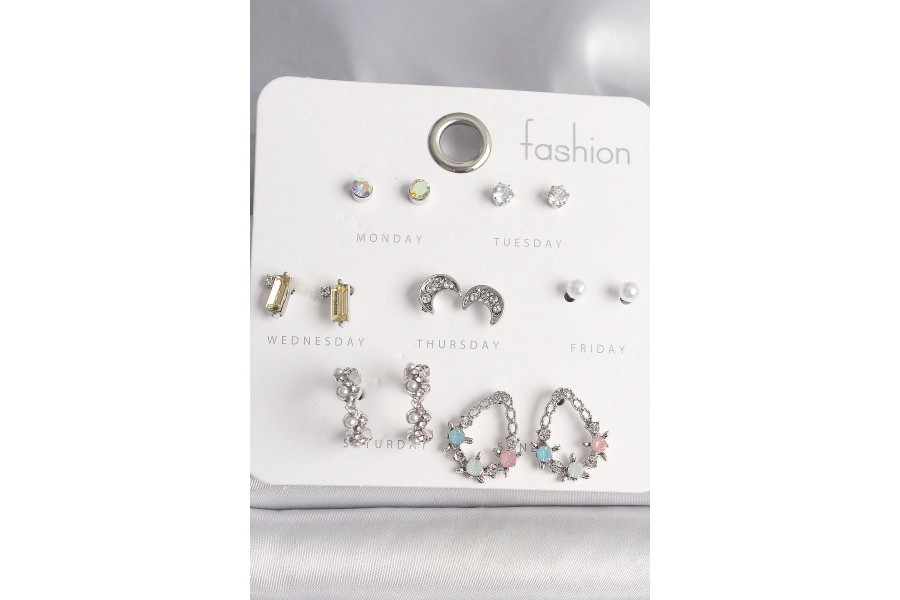 Shoecide Pirinç Gümüş Renk Renkli Zirkon Taşlı Halka Damla Figür Hilal Detay 7 Çift Kadın Küpe Seti