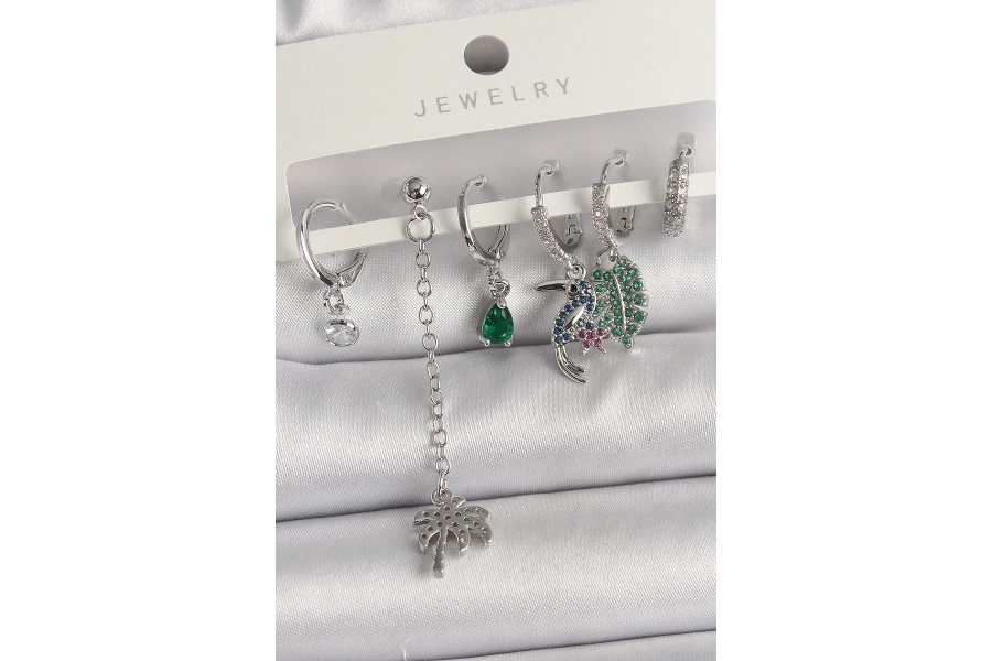 Shoecide Pirinç Gümüş Renk Sallantı Zirkon Taşlı Ağaç Figür Çoklu Kadın Küpe Seti