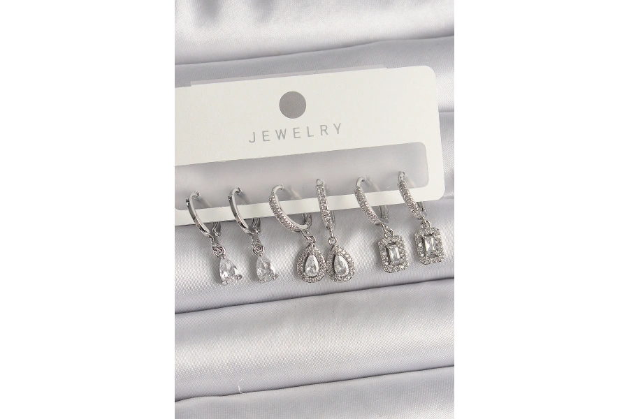 Shoecide Pirinç Gümüş Renk Sallantı Zirkon Taşlı Damla Model Kadın Küpe Seti