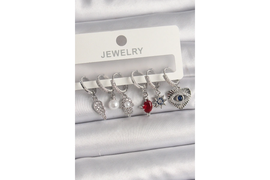 Shoecide Pirinç Gümüş Renk Sallantı Zirkon Taşlı Fatma Ana El Figür Kadın Küpe Seti