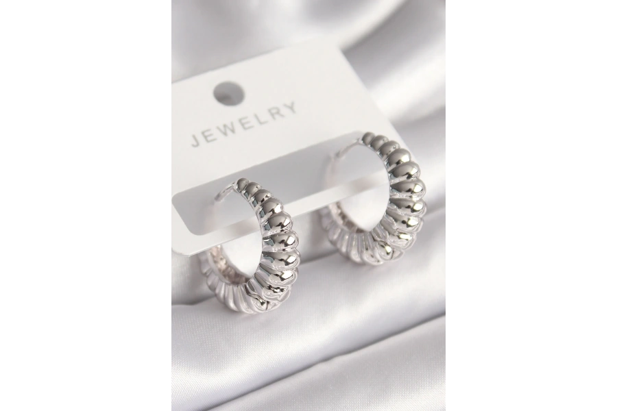 Shoecide Pirinç Gümüş Renk Sarmal Halka Model Kadın Küpe