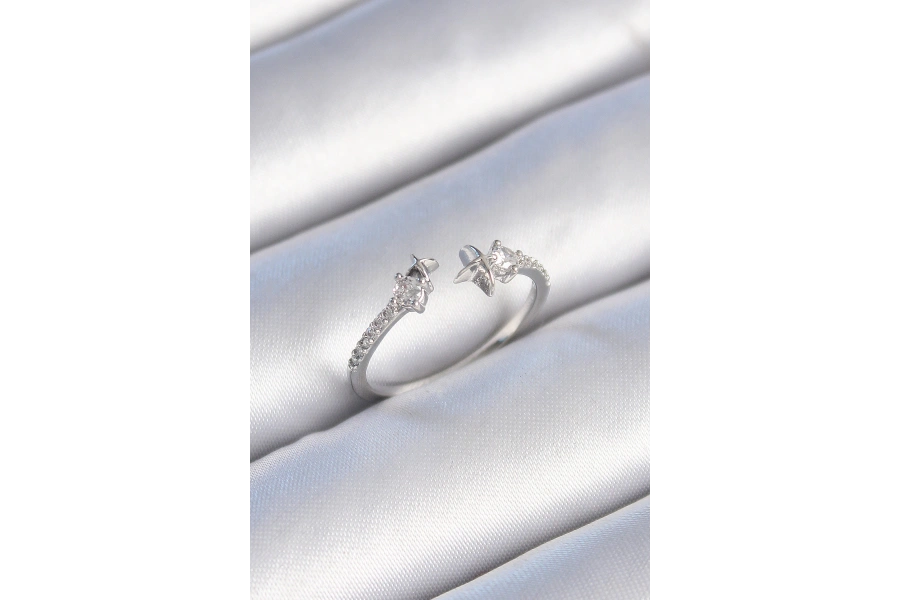 Shoecide Pirinç Gümüş Renk Zirkon Taş Detay Yıldız Model Kadın Yüzük