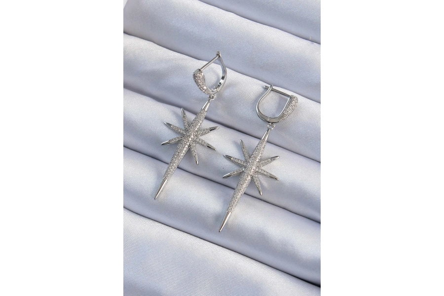 Shoecide Pirinç Gümüş Renk Zirkon Taş Kaplama Kutup Yıldızı Tasarımlı Kadın Küpe