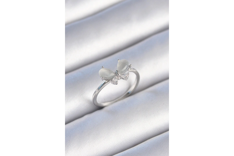 Shoecide Pirinç Gümüş Renk Zirkon Taşlı Beyaz Mineli Kelebek Model Kadın Yüzük