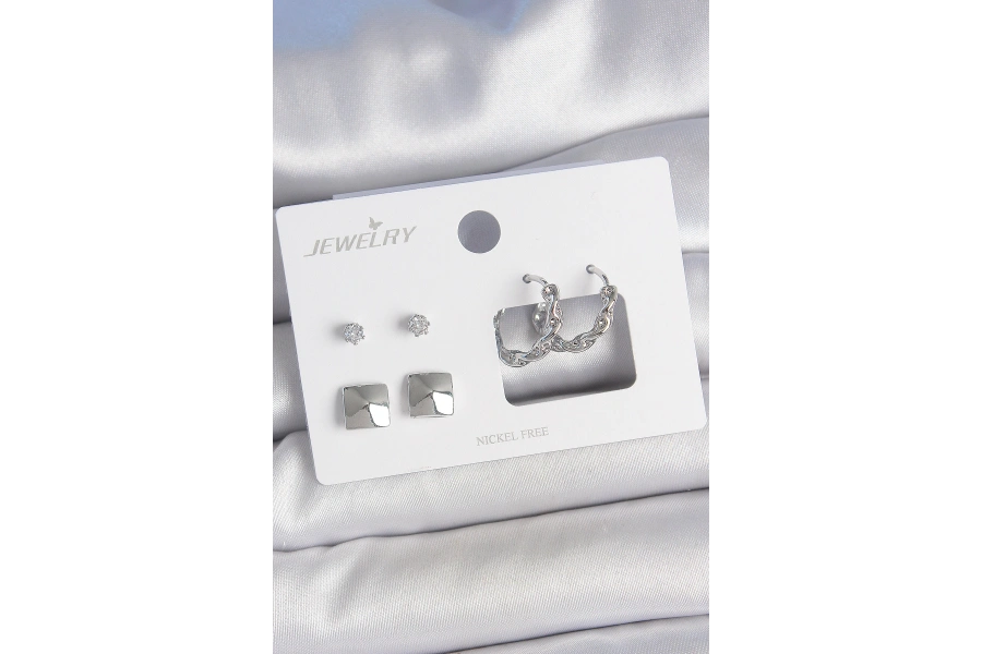 Shoecide Pirinç Gümüş Renk Zirkon Taşlı Burgu Halka Model Kare Detay 3 Çift Kadın Küpe Seti