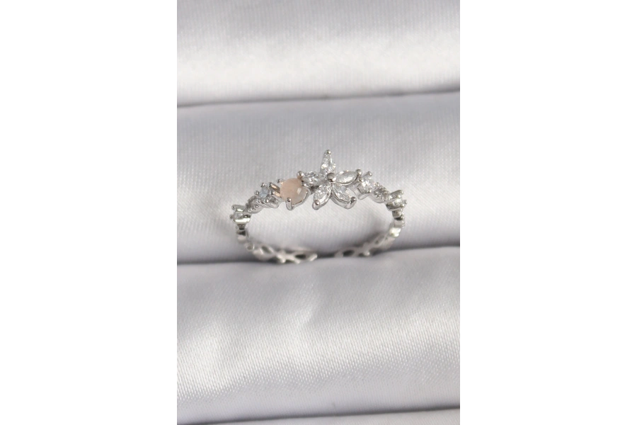 Shoecide Pirinç Gümüş Renk Zirkon Taşlı Çiçek Model Ayarlanabilir Yüzük