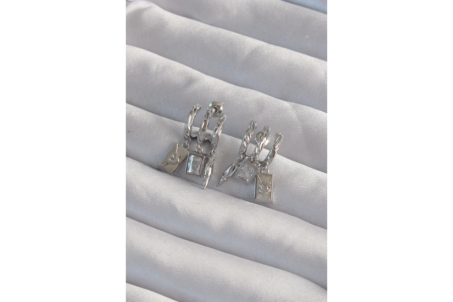 Shoecide Pirinç Gümüş Renk Zirkon Taşlı Çoklu Aksesuarlı Yarım Halka Kaburga Küpe