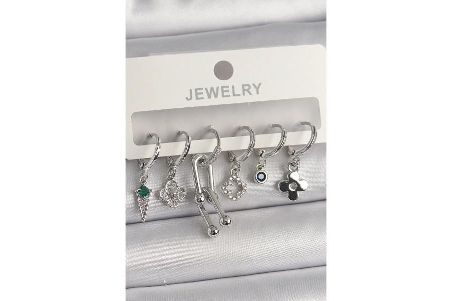 Shoecide Pirinç Gümüş Renk Zirkon Taşlı Çoklu Figür Kadın Küpe Seti