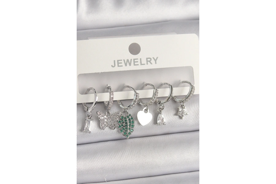 Shoecide Pirinç Gümüş Renk Zirkon Taşlı Çoklu Figür Kadın Küpe Seti