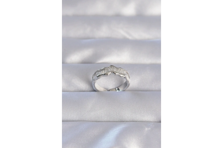 Shoecide Pirinç Gümüş Renk Zirkon Taşlı Dalgalı Su Yolu Model Ayarlanabilir Yüzük