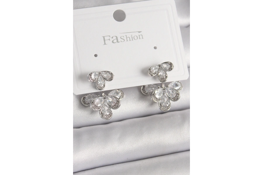 Shoecide Pirinç Gümüş Renk Zirkon Taşlı Damla Model Kadın Küpe