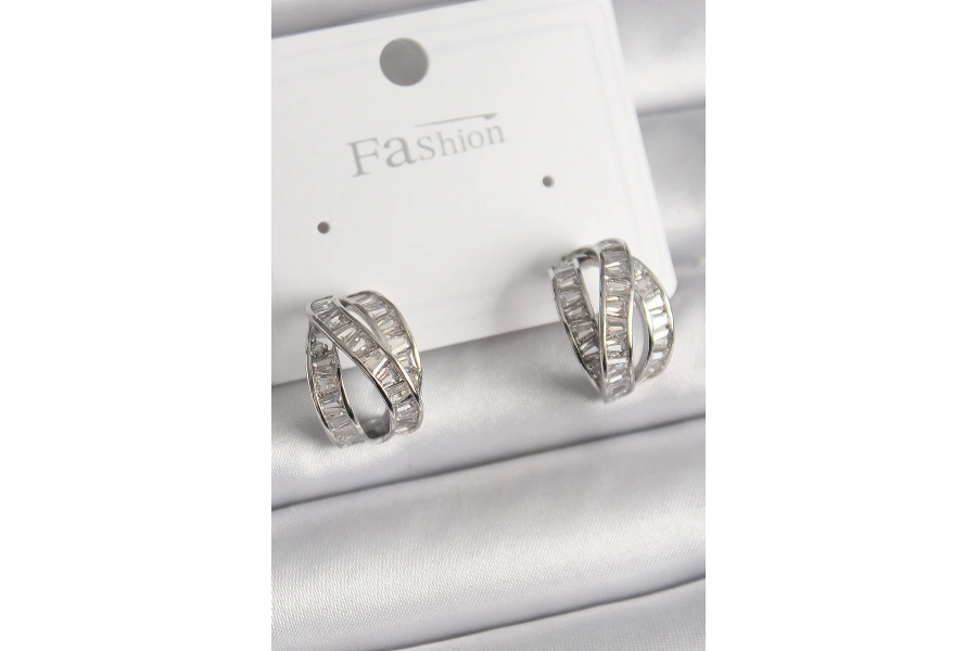 Shoecide Pirinç Gümüş Renk Zirkon Taşlı Düğüm Halka Model Kadın Küpe