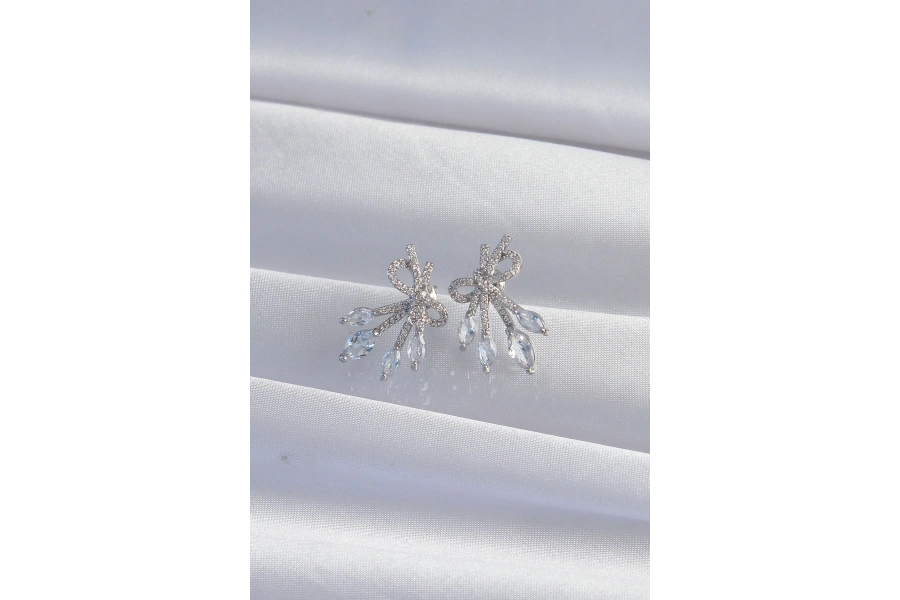 Shoecide Pirinç Gümüş Renk Zirkon Taşlı Fiyonk Küpe