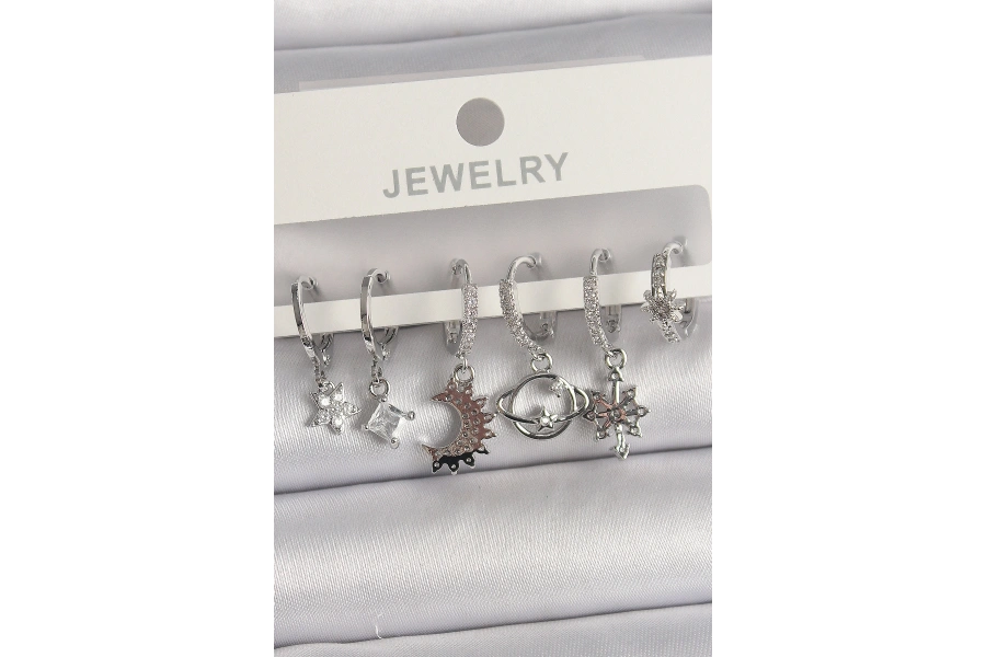 Shoecide Pirinç Gümüş Renk Zirkon Taşlı Gezgen Model Kadın Küpe Seti