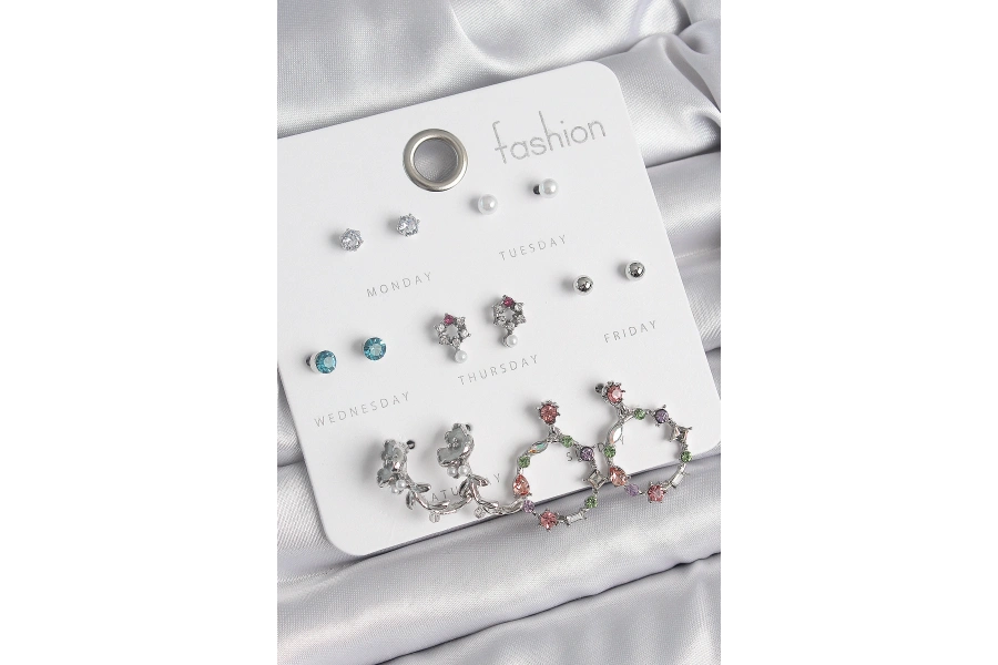 Shoecide Pirinç Gümüş Renk Zirkon Taşlı Gül Figür Halka Model 7 Çift Kadın Küpe Seti