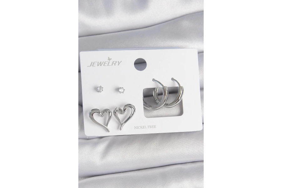 Shoecide Pirinç Gümüş Renk Zirkon Taşlı Halka Model Kalp Detay 3 Çift Kadın Küpe Seti