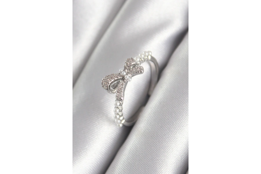 Shoecide Pirinç Gümüş Renk Zirkon Taşlı İnci Detay Kadın Yüzük