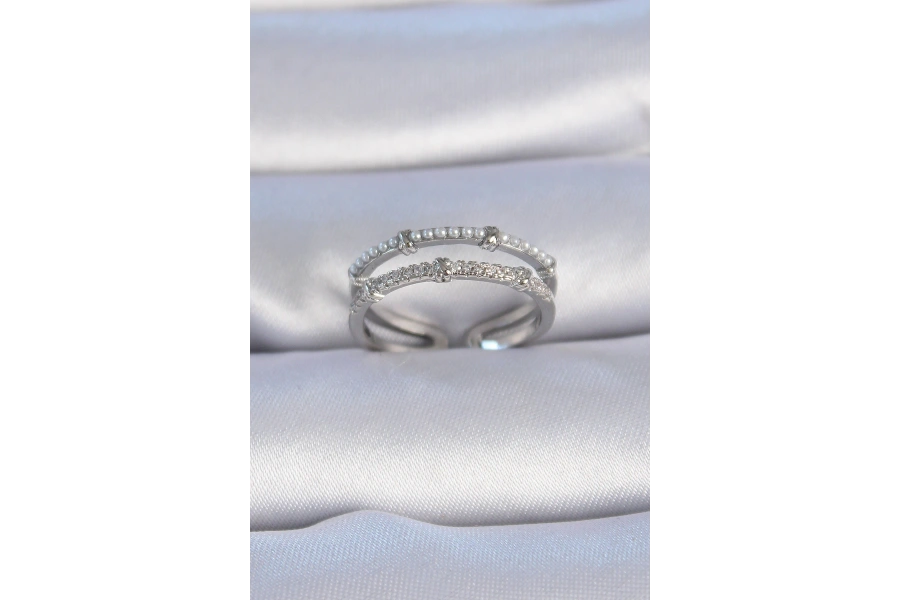 Shoecide Pirinç Gümüş Renk Zirkon Taşlı İnci Detay Kadın Yüzük