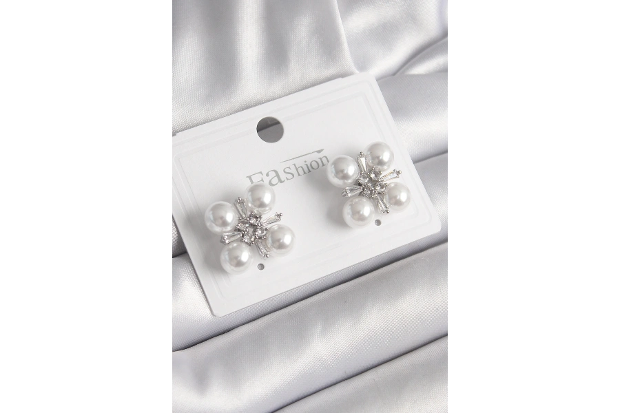 Shoecide Pirinç Gümüş Renk Zirkon Taşlı İncili Kadın Küpe