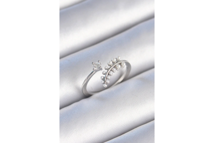 Shoecide Pirinç Gümüş Renk Zirkon Taşlı İncili Yaprak Model Kadın Yüzük