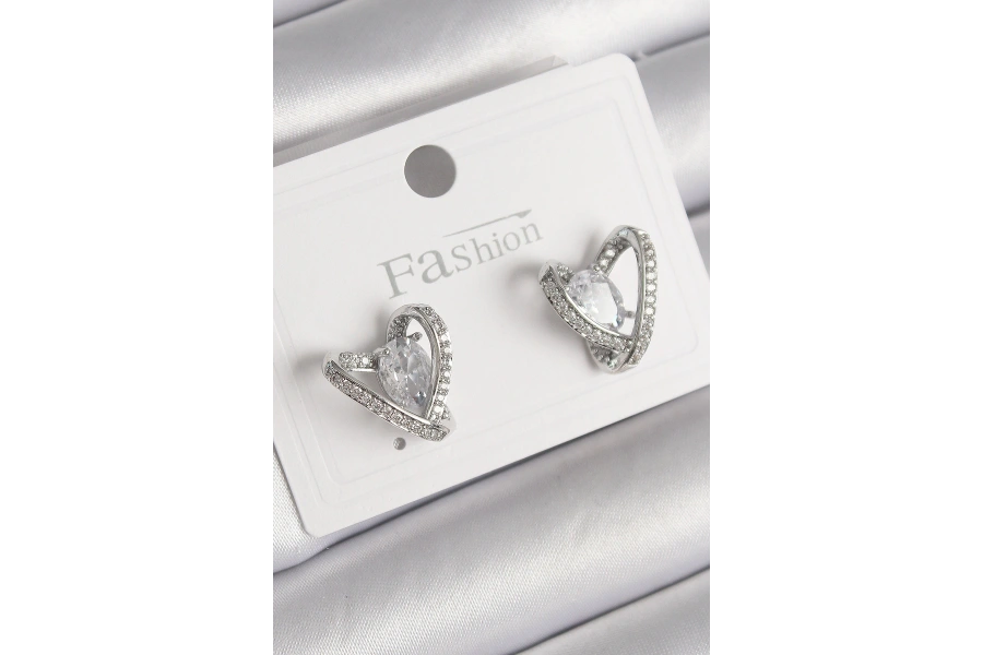 Shoecide Pirinç Gümüş Renk Zirkon Taşlı Kalp Model Kadın Küpe