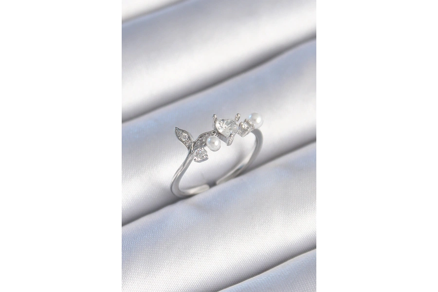 Shoecide Pirinç Gümüş Renk Zirkon Taşlı Kalp Yaprak Model İnci Detay Kadın Yüzük