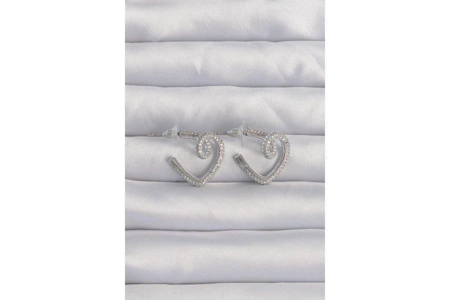 Shoecide Pirinç Gümüş Renk Zirkon Taşlı Kıvrımlı Yarım Kalp Küpe