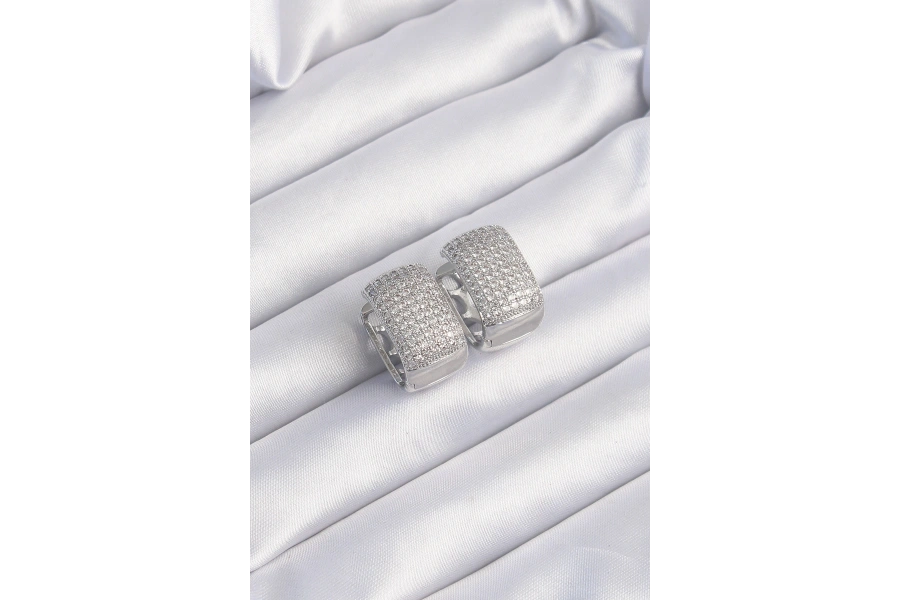 Shoecide Pirinç Gümüş Renk Zirkon Taşlı Minimal Halka Küpe