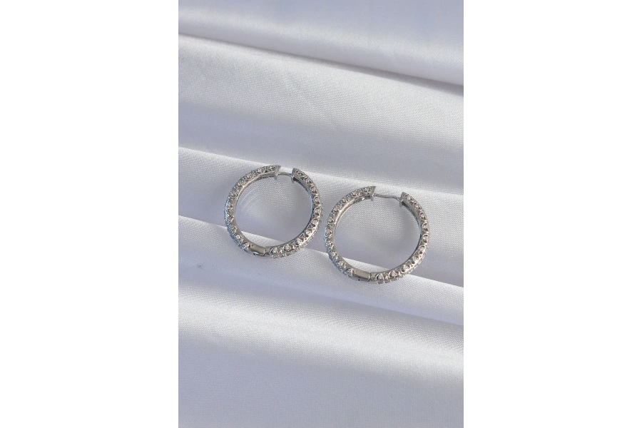 Shoecide Pirinç Gümüş Renk Zirkon Taşlı Motifli Halka Küpe