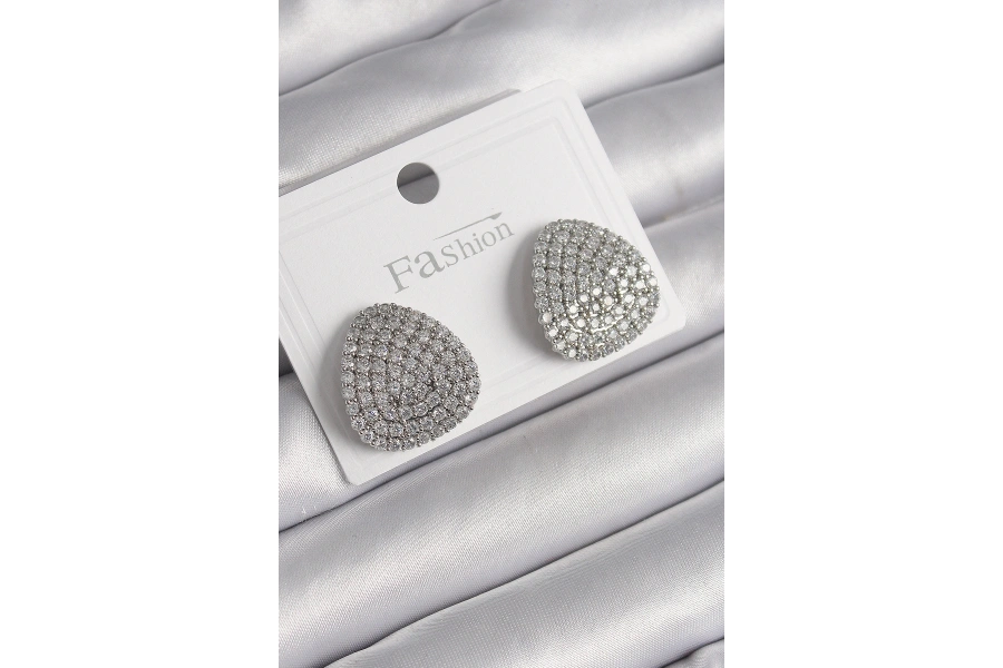 Shoecide Pirinç Gümüş Renk Zirkon Taşlı Plaka Model Kadın Küpe