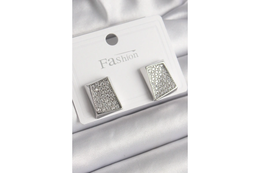 Shoecide Pirinç Gümüş Renk Zirkon Taşlı Plaka Model Kadın Küpe