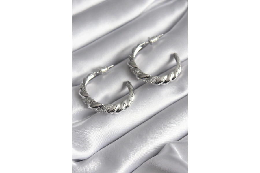 Shoecide Pirinç Gümüş Renk Zirkon Taşlı Sarmal Model Kadın Küpe