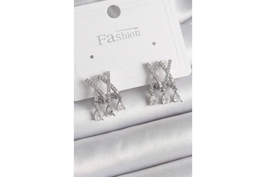 Shoecide Pirinç Gümüş Renk Zirkon Taşlı X Model Sallantı Detay Kadın Küpe