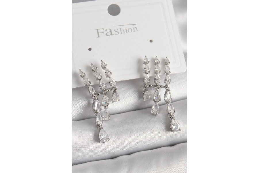 Shoecide Pirinç Gümüş Renk Zirkon Taşlı Yağmur Model Kadın Küpe