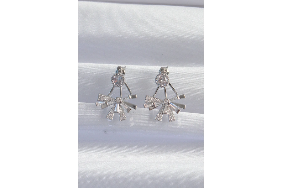 Shoecide Pirinç Gümüş Renk Zirkon Taşlı Yassı Fiyonk Model Küpe