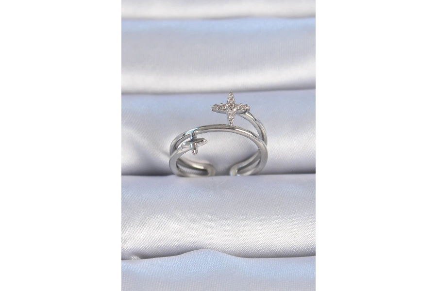 Shoecide Pirinç Gümüş Renk Zirkon Taşlı Yıldız Model Kadın Yüzük