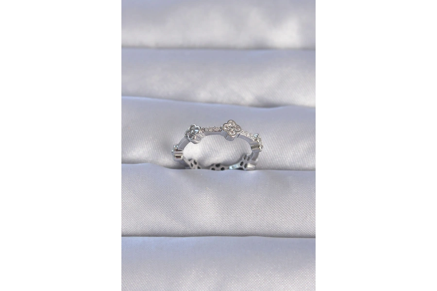 Shoecide Pirinç Gümüş Renk Zirkon Taşlı Yonca Model Ayarlanabilir Yüzük