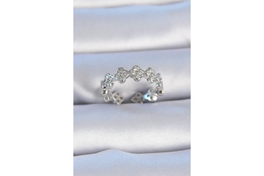 Shoecide Pirinç Gümüş Renk Zirkon Taşlı Yonca Model Kadın Yüzük