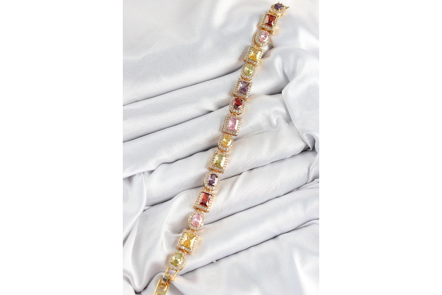 Shoecide Pirinç Karışık Zirkon Taşlı Baget Model Gold Renk Vıp Seri Kadın Bileklik