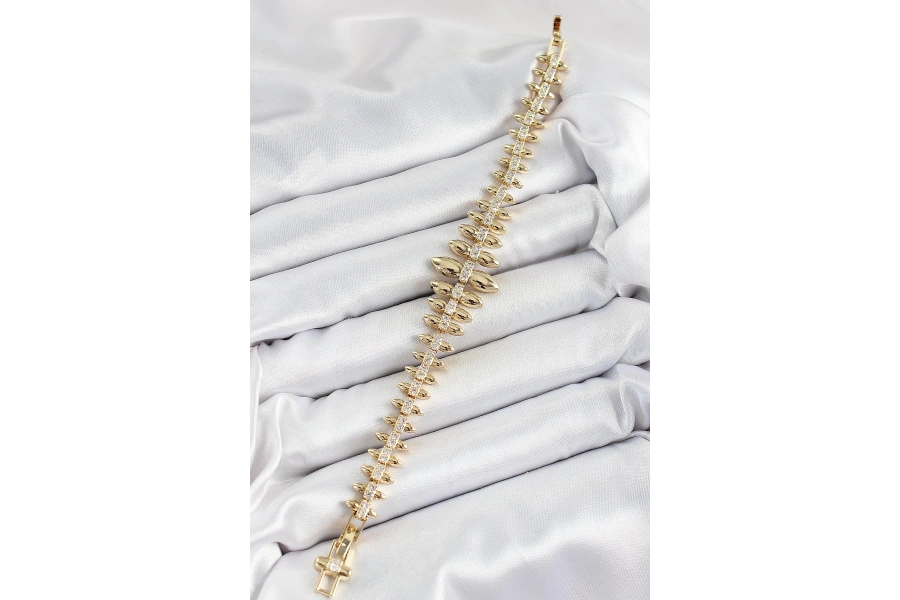 Shoecide Pirinç Kurşun Model Zirkon Taşlı Gold Renk Vip Seri Kadın Bileklik