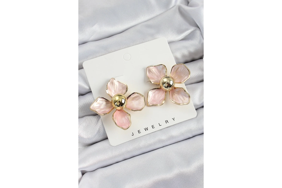 Shoecide Pirinç Pembe Çiçek Vintage Model Gold Renk Kadın Küpe