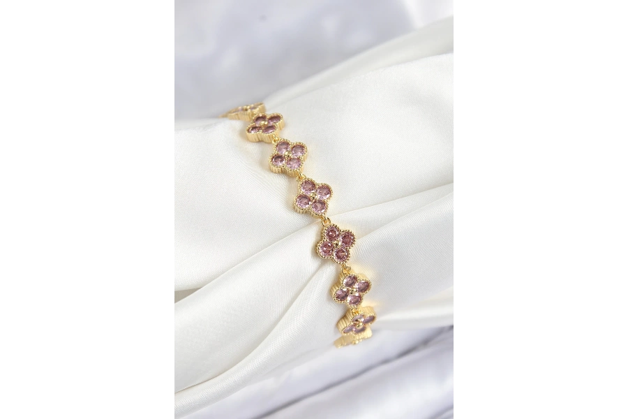 Shoecide Pirinç Pembe Zirkon Taşlı Yonca Model Gold Renk Vıp Seri Kadın Bileklik