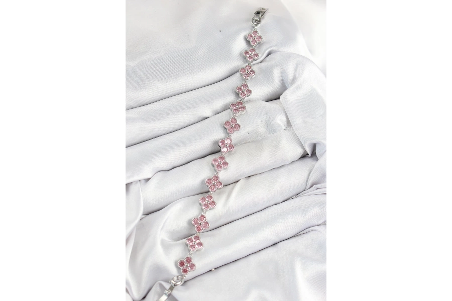 Shoecide Pirinç Pembe Zirkon Taşlı Yonca Model Gümüş Renk Vıp Seri Kadın Bileklik
