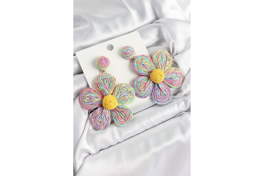 Shoecide Pirinç Rainbow Papatya Model Gold Renk Kadın Hasır Küpe