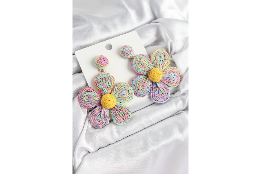 Shoecide Pirinç Rainbow Papatya Model Gold Renk Kadın Hasır Küpe