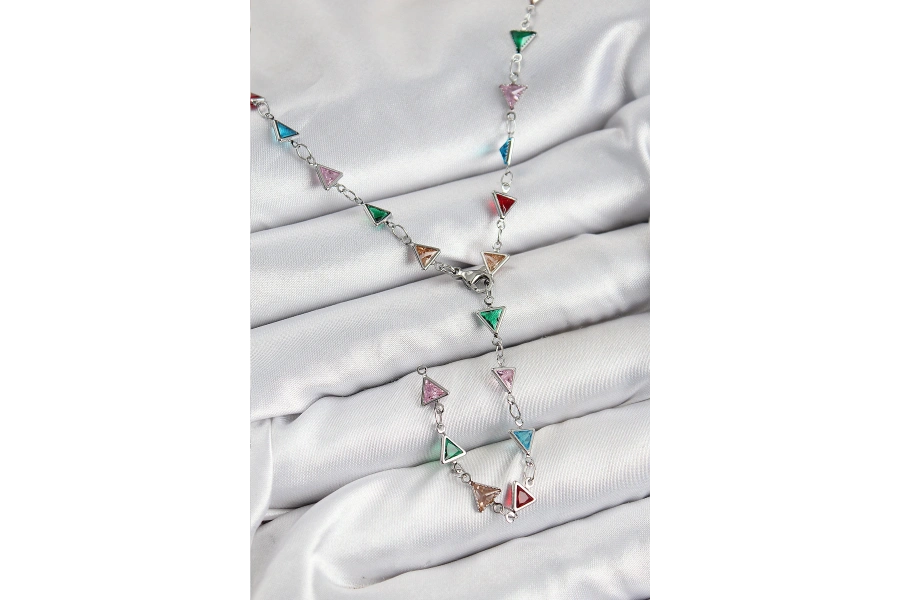 Shoecide Pirinç Renkli Zirkon Taşlı Üçgen Model Gümüş Renk Kadın Y Kolye