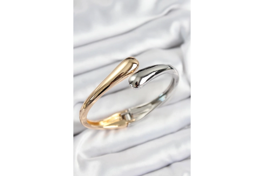 Shoecide Pirinç Sarmal Model Gümüş Ve Gold Renk Kadın Kelepçe